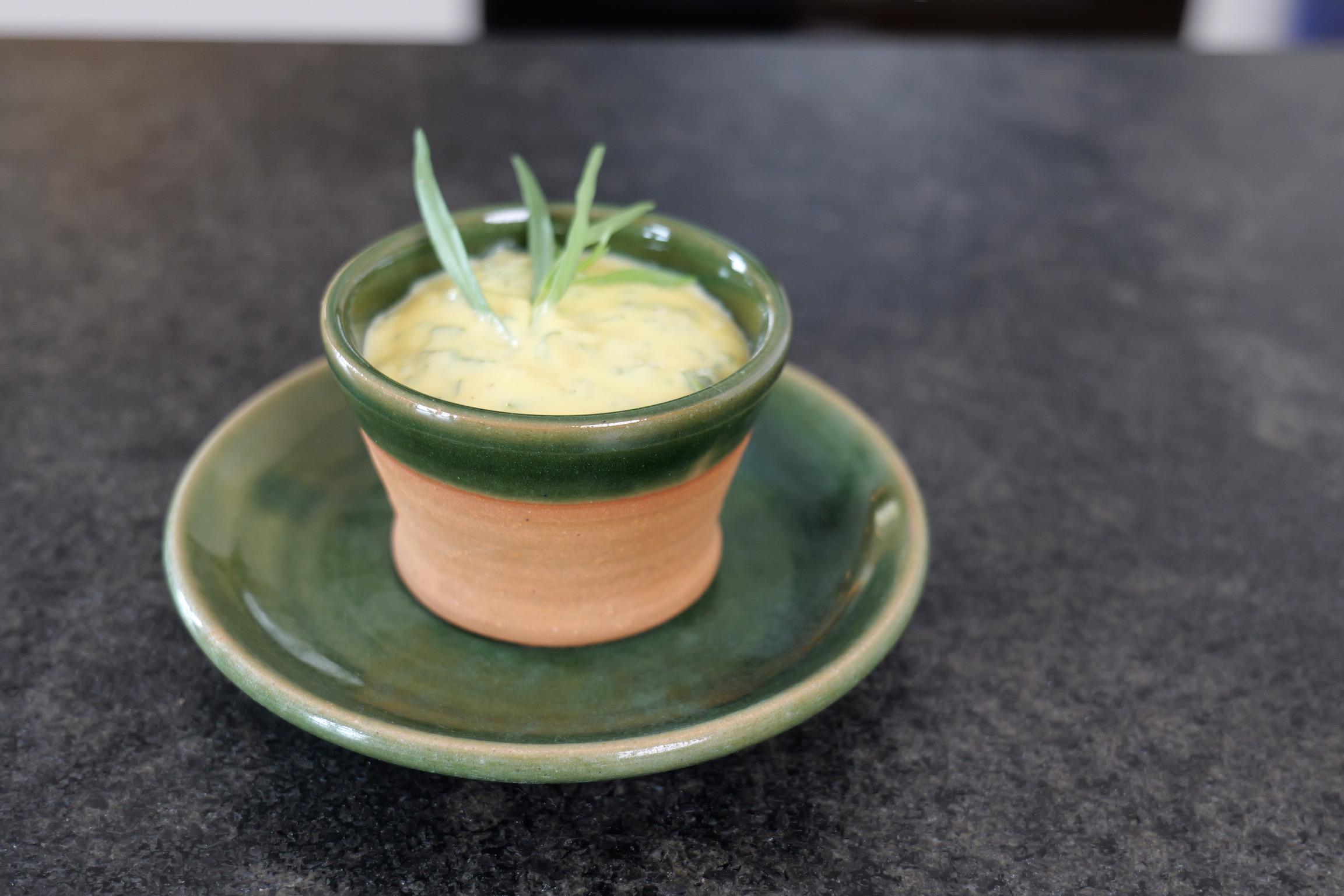 Sauce Béarnaise selber machen – klassisches Rezept mit Estragon