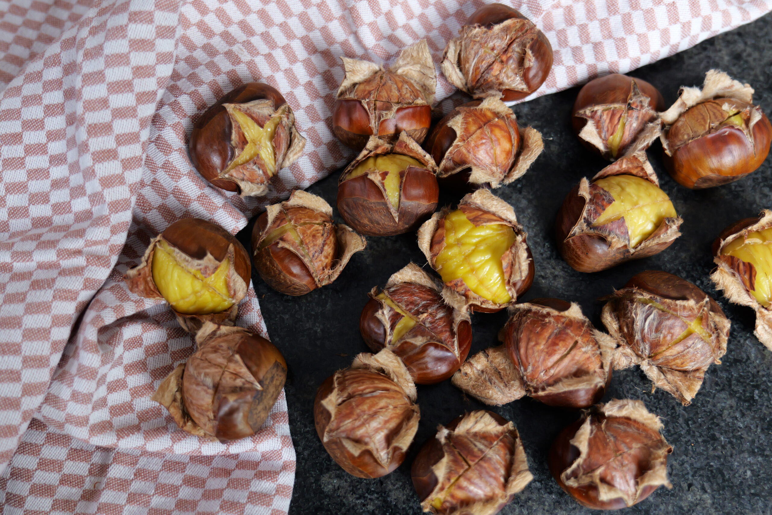 So gelingen dir perfekte Maroni – Backofen vs. Dampfbackofen im Vergleich