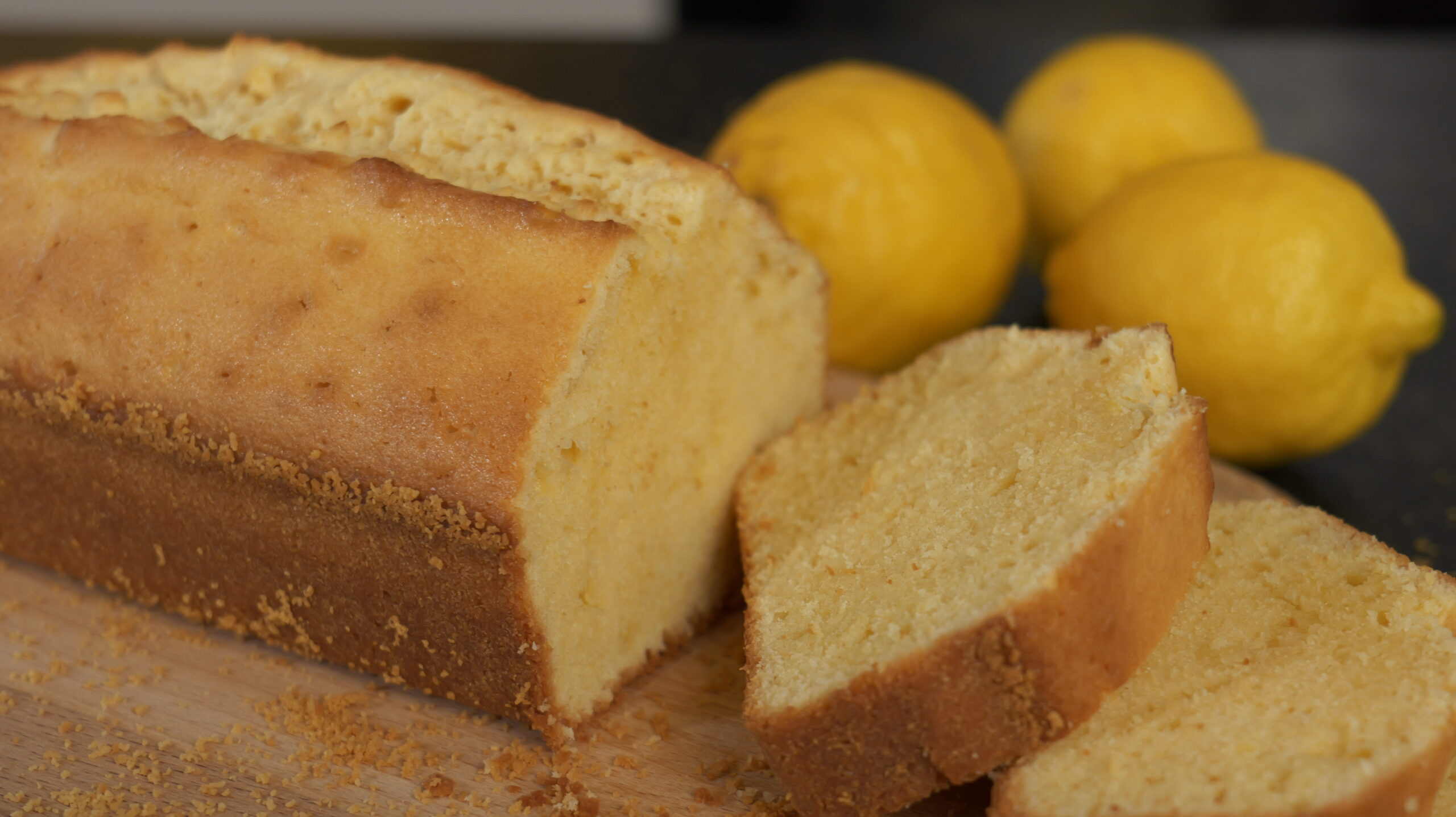 Saftiger Zitronenkuchen – einfaches Rezept mit Crème fraîche